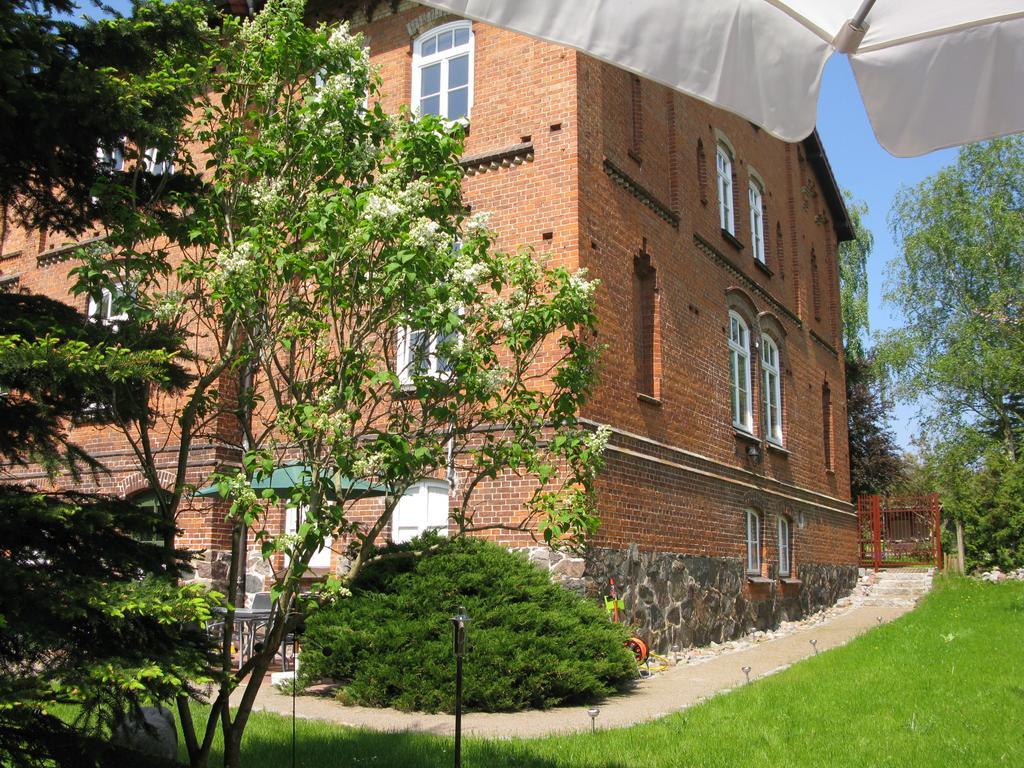 Gutshaus Zietlitz Hotel Dobbin-Linstow Buitenkant foto
