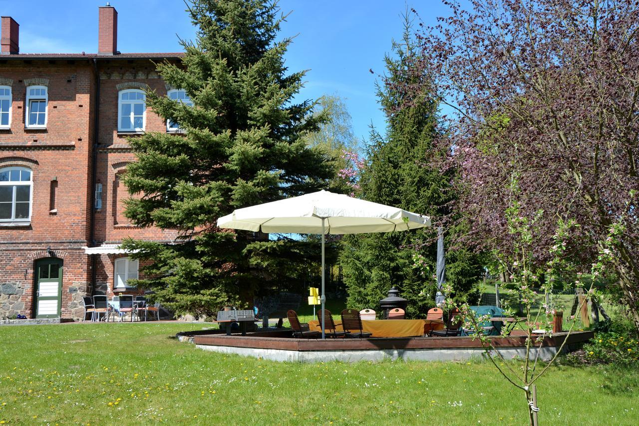 Gutshaus Zietlitz Hotel Dobbin-Linstow Buitenkant foto