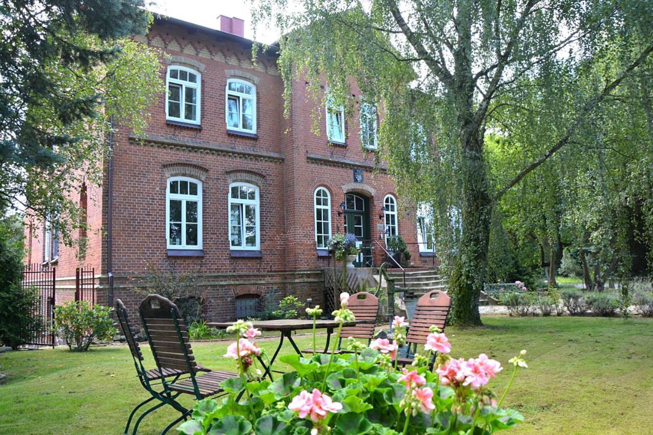 Gutshaus Zietlitz Hotel Dobbin-Linstow Buitenkant foto